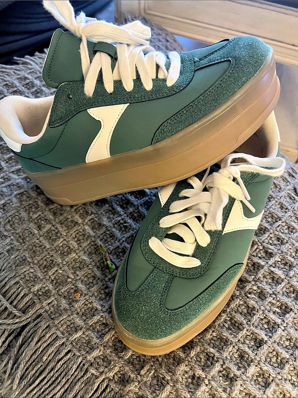 No Boundaries Platform Sport Sneakers Green & White Sneakers Like New